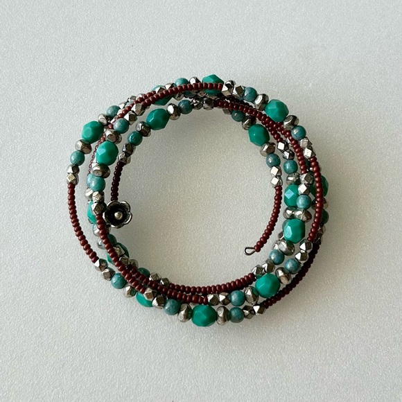 Vintage Green Glass Beads with Silver Beads on Memory Wire Seed Beads 8” - Picture 1 of 5